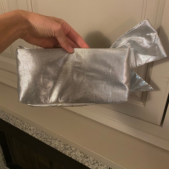 Silver Metallic Formal Clutch Handbag - Picture 4 of 5